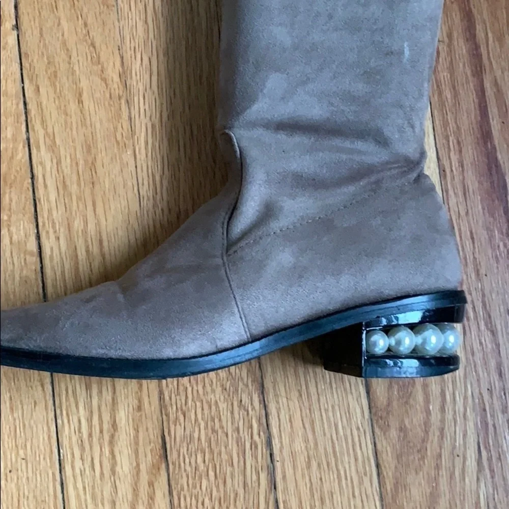 Catherine Malandrino grey suede boots shoe